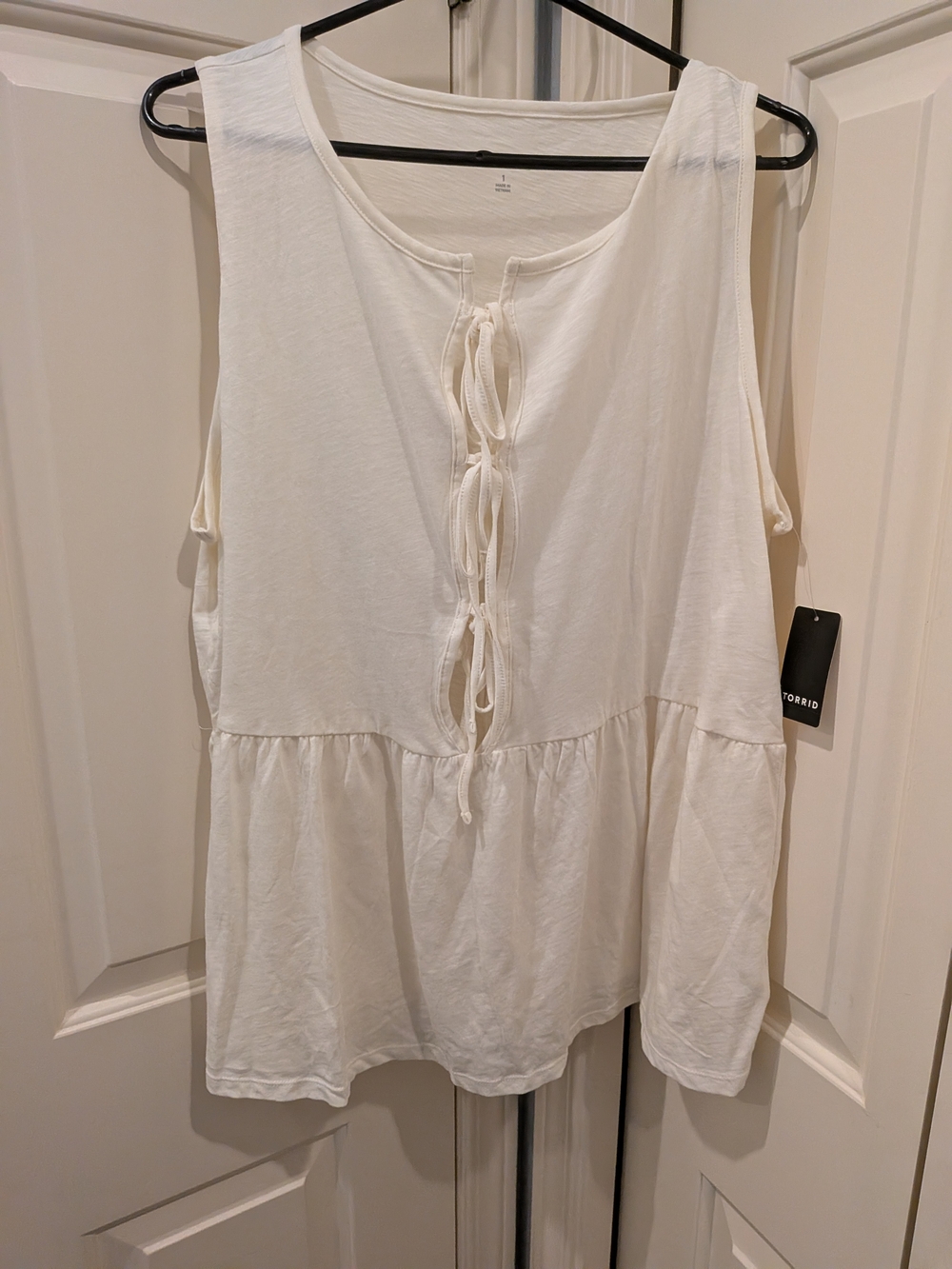 torrid White Sleeveless Tie-Front Peplum Tank